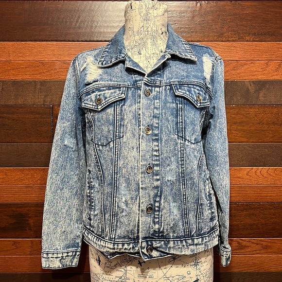 Forever 21 Jackets & Blazers - Forever 21 Distressed Acid Washed Denim Long Sleeve Jacket